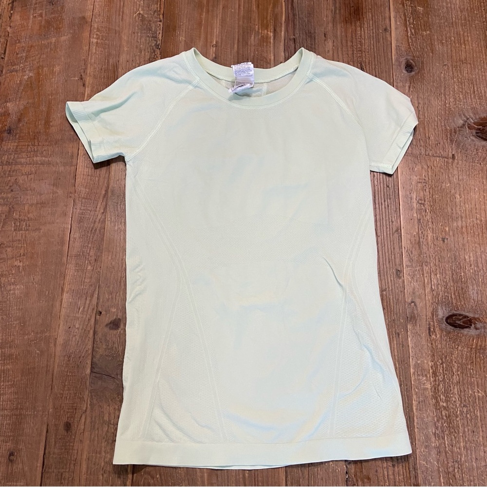 Athleta Shirt Women's Athletic Top Fitted Stretchy Soft 100% Nylon Tee XS